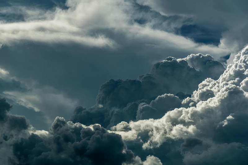 Orlando weather guide showing seasonal changes, sunshine, and storms.