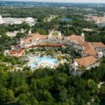 Safety tips for tourists visiting Orlando in 2025, including secure attractions, neighborhoods, and travel advice.
