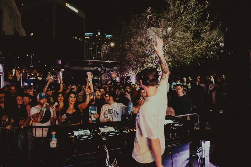 Crowd enjoying live music at a festival in Orlando, showcasing the city’s vibrant seasonal events and celebrations in 2025.